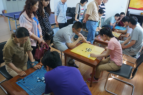 资产公司积极开展棋类比赛活动