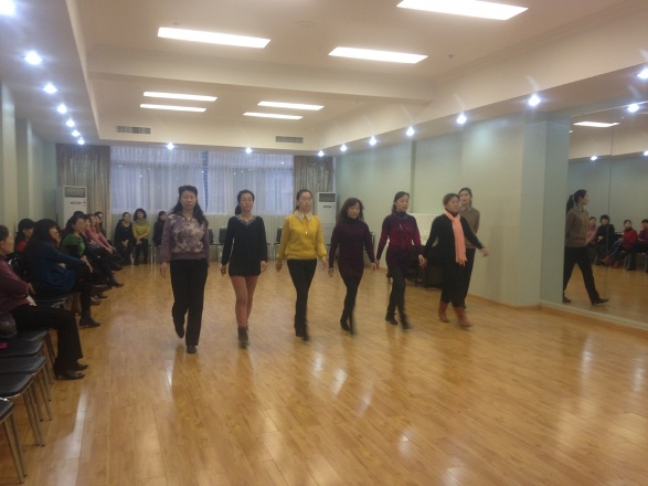 女工部举办首期女工模特形体培训班 女工部举办首期女工模特形体培训班