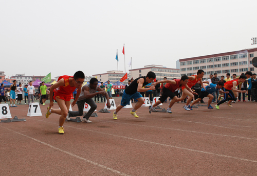 我校隆重举行2013年田径运动会 我校隆重举行2013年田径运动会