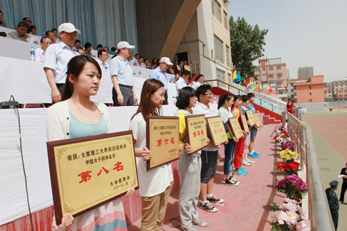 我校隆重举行2013年田径运动会 我校隆重举行2013年田径运动会