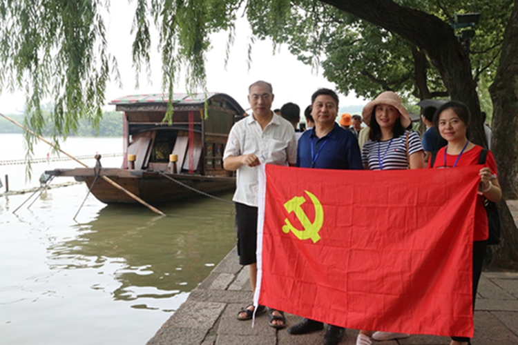 "红船领航  立德树人"主题教育活动南湖行
