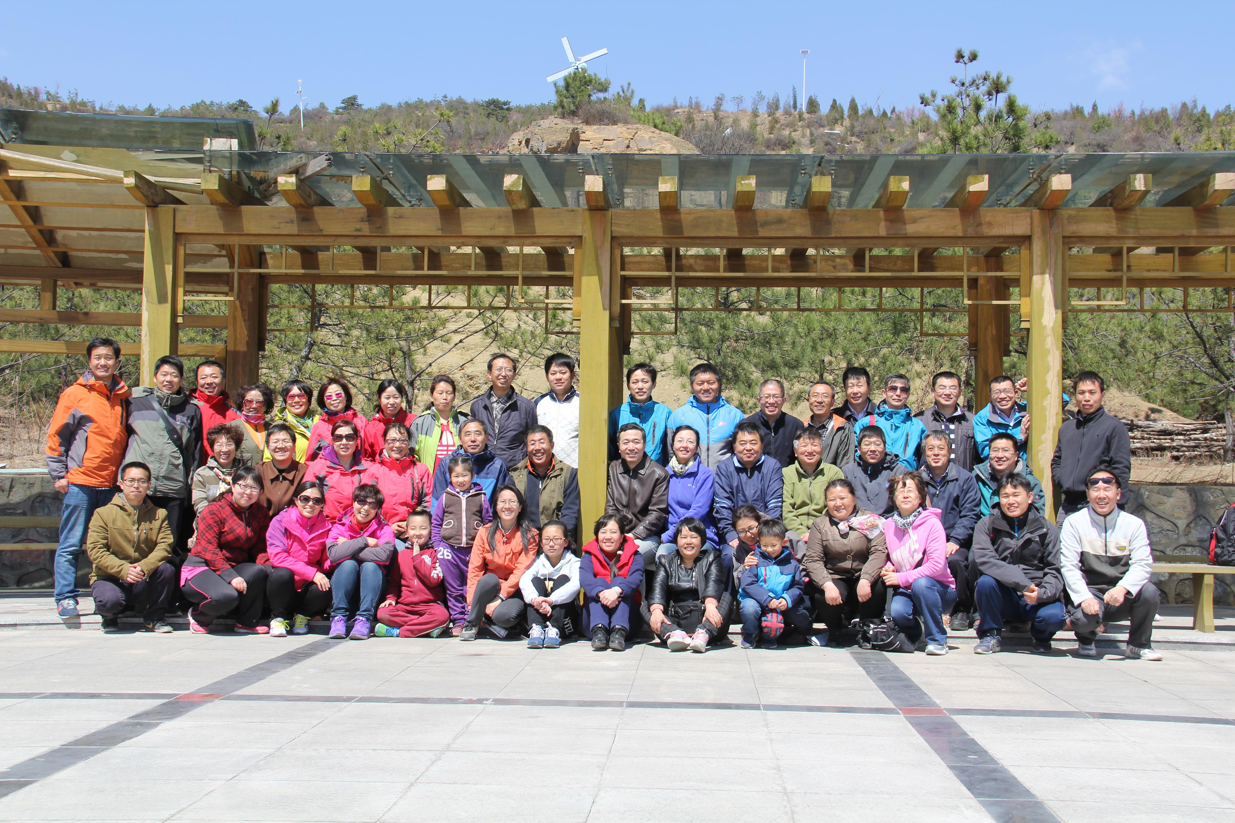 矿业工程学院组织教职工狼坡登山踏青