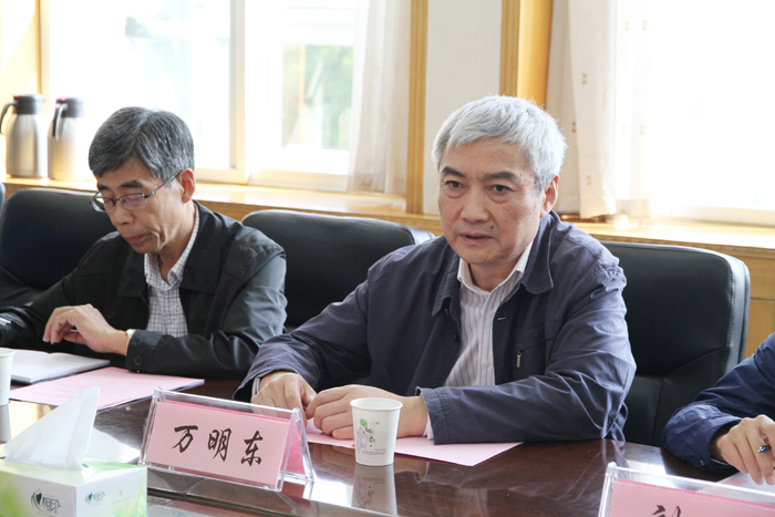 中国教科文卫体工会主席万明东一行来我校调研