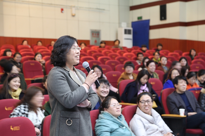 我校举办纪念“三八”妇女节108周年专题报告会
