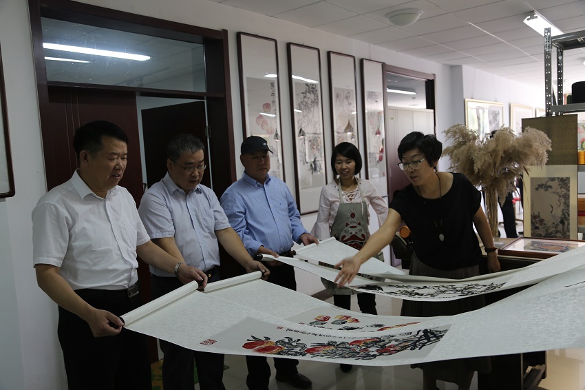 “闲情逸趣，理工巧手”教职工手工作品展