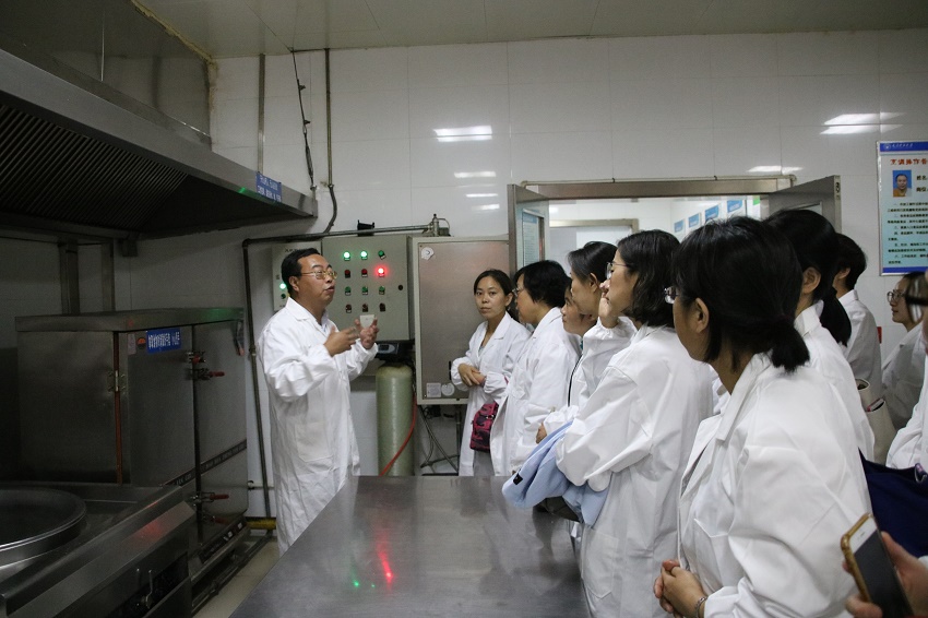 首届教职工家庭厨艺培训活动