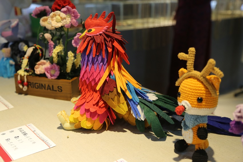 “闲情逸趣，理工巧手”教职工手工作品展