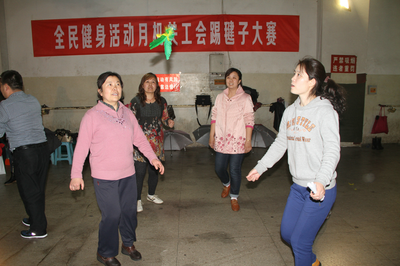 机关工会组织“全民健身活动月踢毽子大赛”