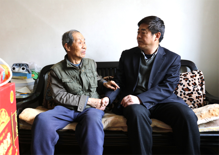 校领导春节前慰问老党员、老干部、杰出人才代表和一线教职员工