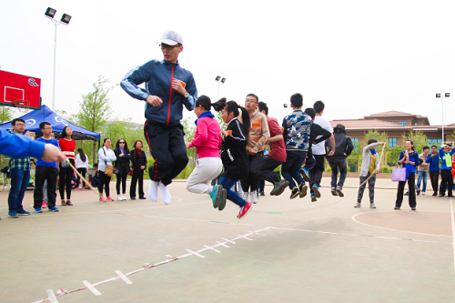 物电学院工会举办春季全院师生趣味运动会