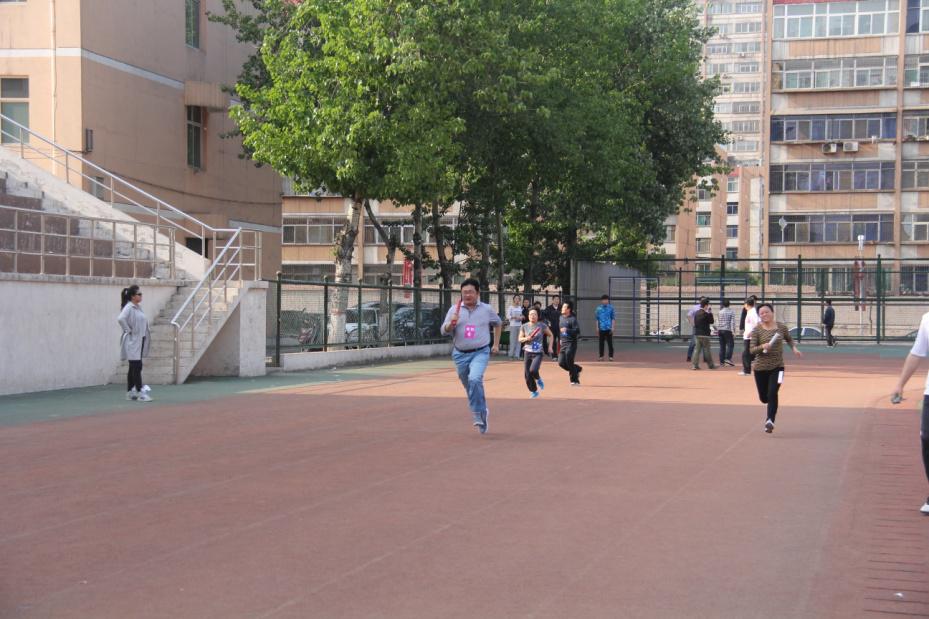 矿业工程学院举行迎校庆师生万米接力赛 矿业工程学院举行迎校庆师生万米接力赛