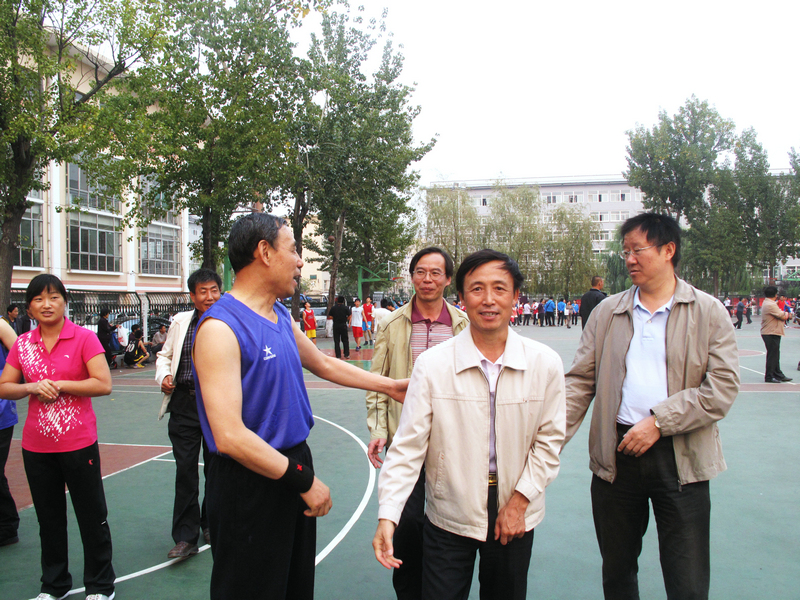 我校2012年教职工篮球比赛开赛