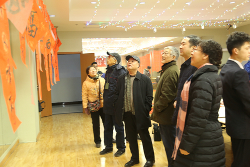 校工会“书法名家进校园”活动暖人心 校工会“书法名家进校园”活动暖人心