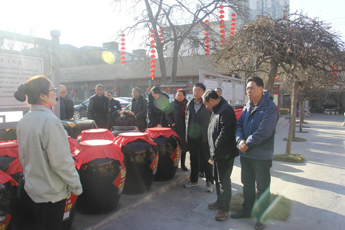 离退休工会组织会员参观东湖醋园