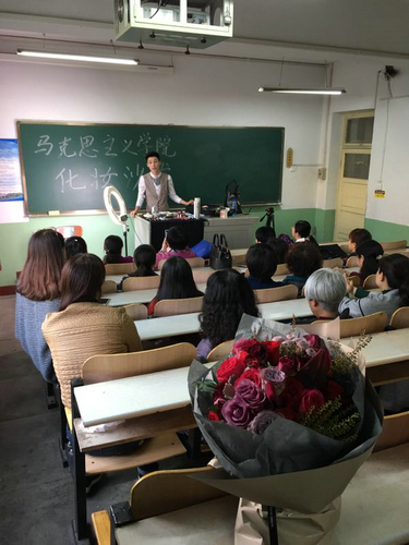 马克思主义学院举办“美丽集结号”化妆沙龙