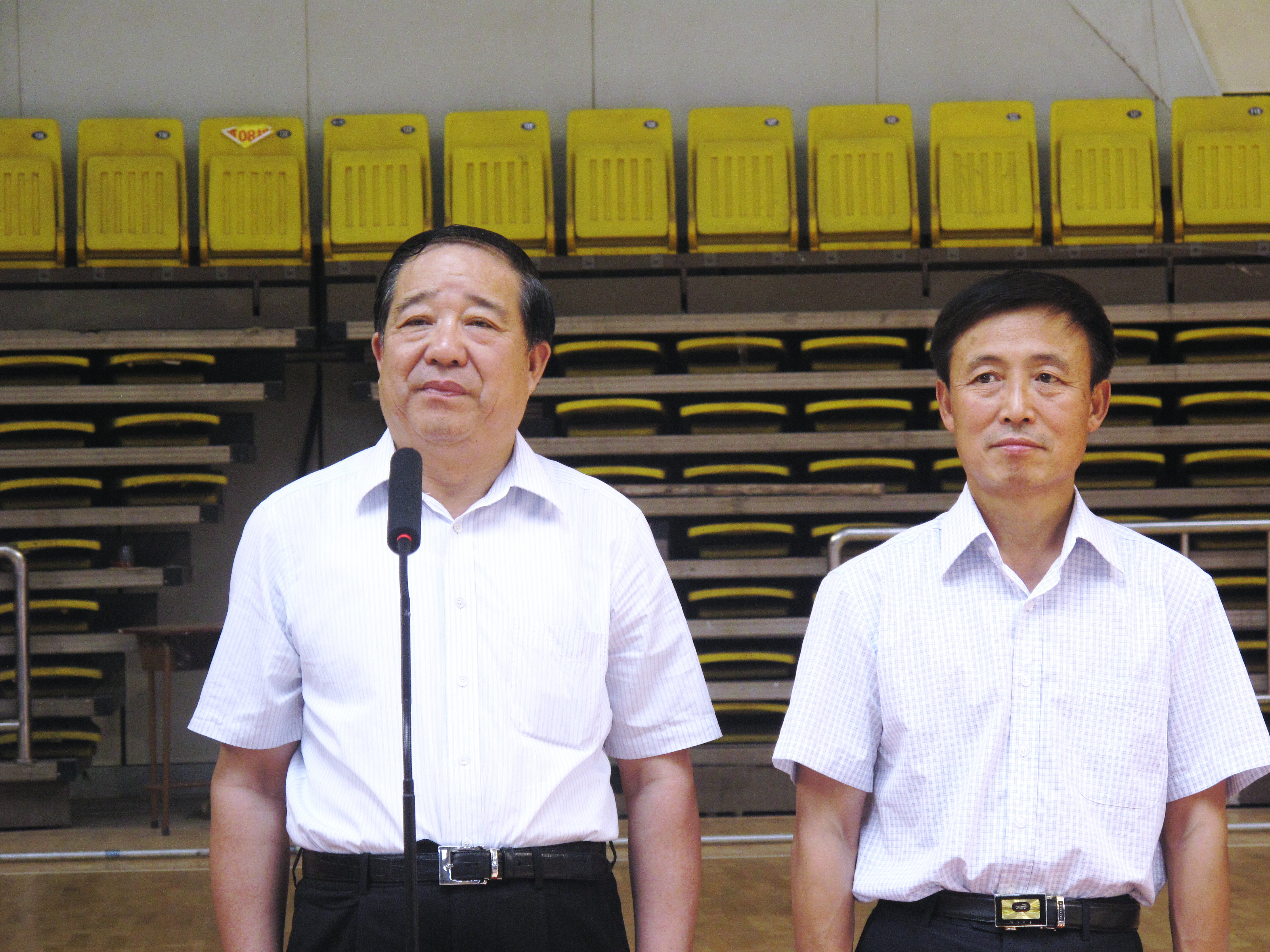 我校2012年教职工羽毛球团体赛圆满落幕 我校2012年教职工羽毛球团体赛圆满落幕