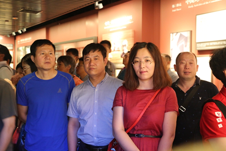 "红船领航  立德树人"主题教育活动南湖行