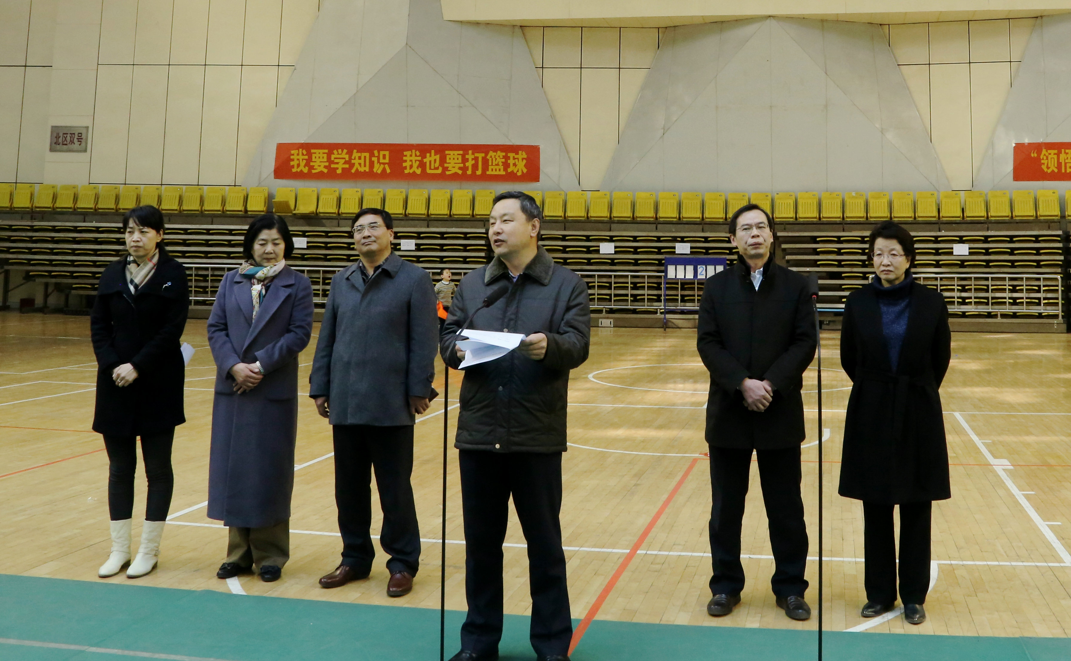 我校举行庆祝“三八”妇女节趣味体育比赛 我校举行庆祝“三八”妇女节趣味体育比赛