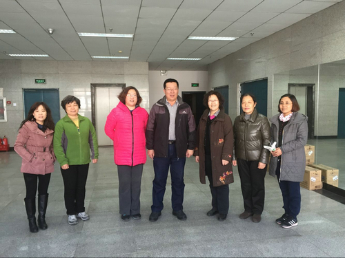 材料学院女工委举办女教职工踢毽子比赛