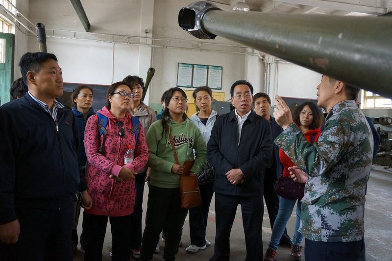 政法学院举办“感受春意 绿色健身”登山活动 政法学院举办“感受春意 绿色健身”登山活动