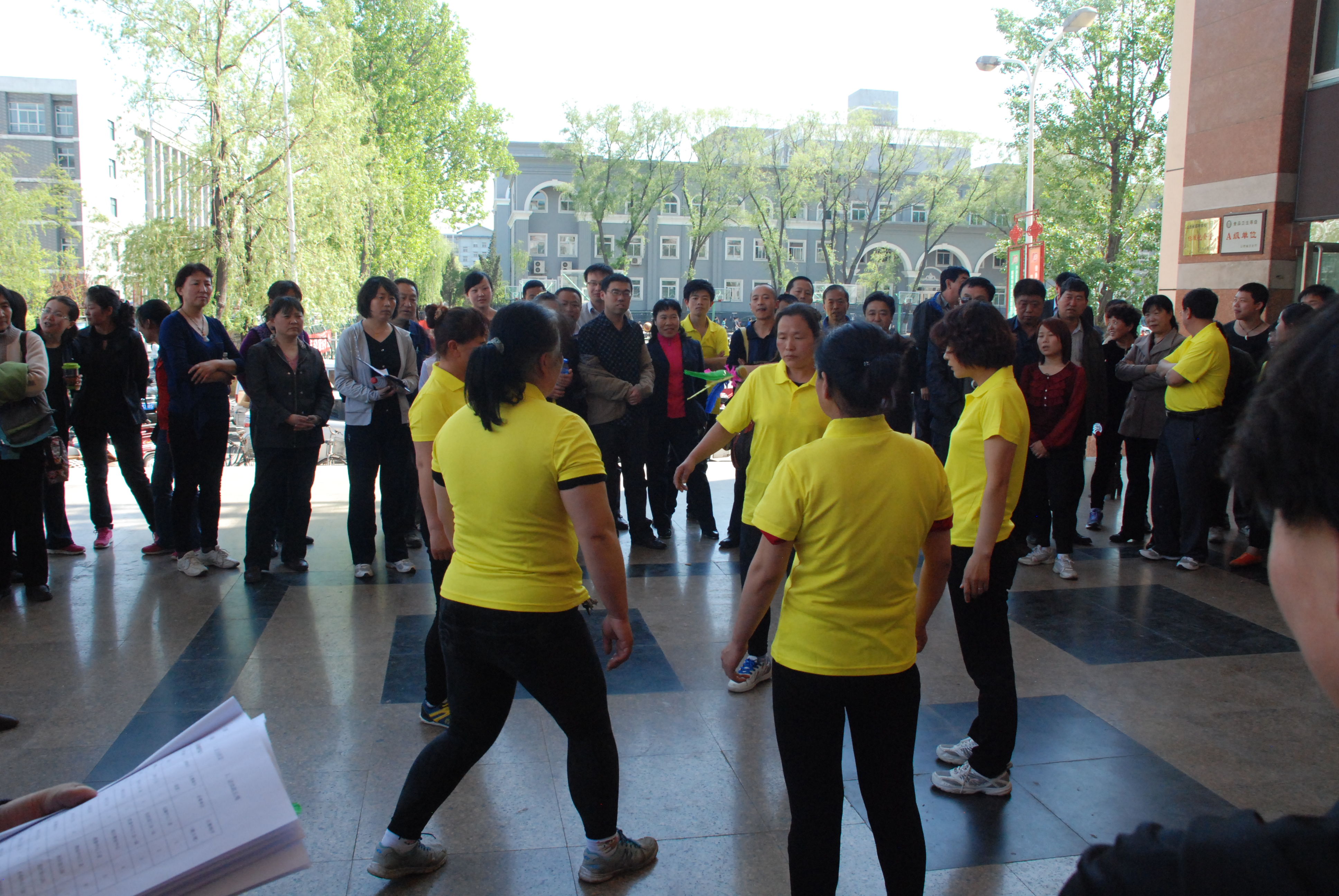 我校后勤工会举办2013年趣味运动会 我校后勤工会举办2013年趣味运动会