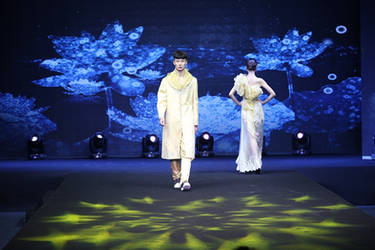 "传旗秀韵 美在旗中"教职工旗袍文化展演