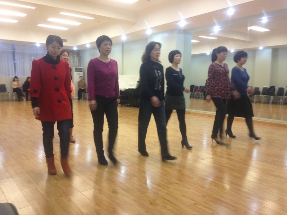 女工部举办首期女工模特形体培训班 女工部举办首期女工模特形体培训班