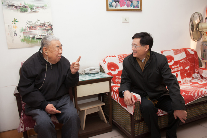 校领导春节前慰问老党员、老干部、杰出人才代表和一线教职员工
