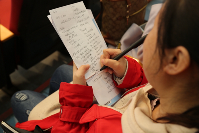 我校举办纪念“三八”妇女节108周年专题报告会