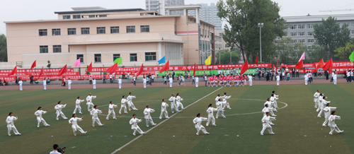 我校隆重举行2013年田径运动会 我校隆重举行2013年田径运动会