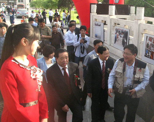 庆祝110周年校庆师生书画摄影展隆重开展