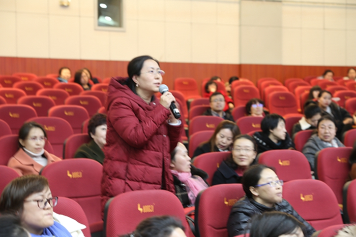 我校举办纪念“三八”妇女节108周年专题报告会