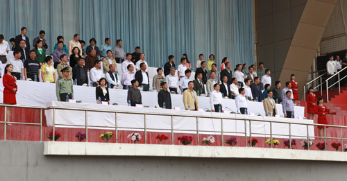我校隆重举行2013年田径运动会 我校隆重举行2013年田径运动会