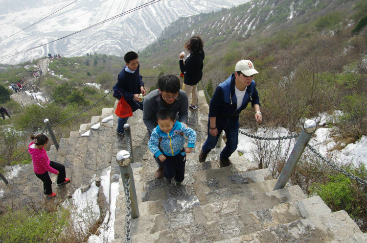 信息工程学院工会组织崛围山登山比赛 信息工程学院工会组织崛围山登山比赛
