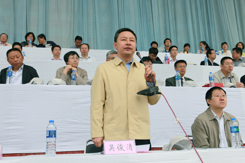 我校隆重举行2013年田径运动会 我校隆重举行2013年田径运动会