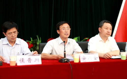 我校举行庆祝教师节暨“三育人”表彰大会 我校举行庆祝教师节暨“三育人”表彰大会