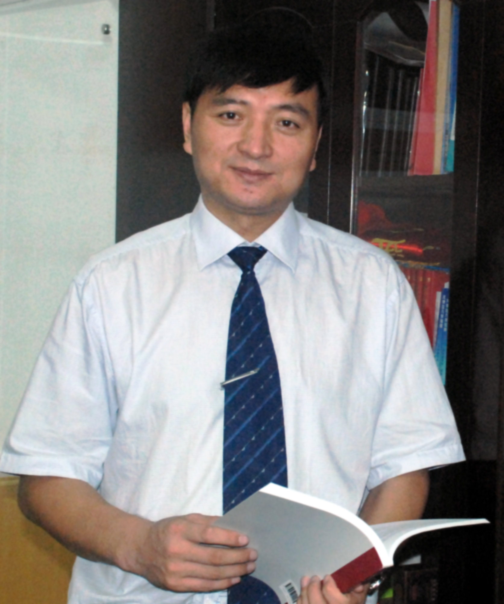 校十佳师德标兵---师红军 校十佳师德标兵---师红军
