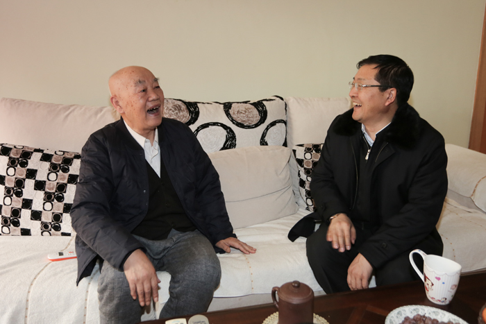 校领导春节前慰问老党员、老干部、杰出人才代表和一线教职员工