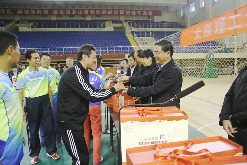 ylg060net永利娱高2014年教职工羽毛球比赛圆满落幕