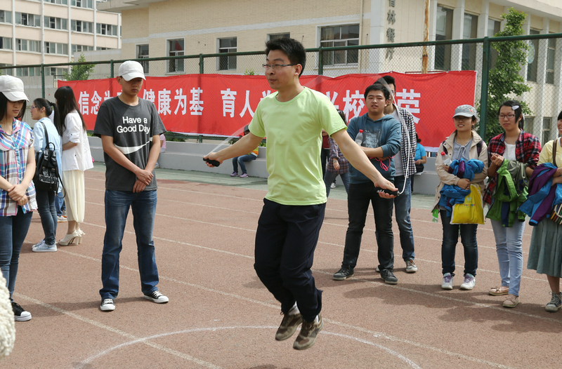 我校2014年田径运动会顺利举行 我校2014年田径运动会顺利举行