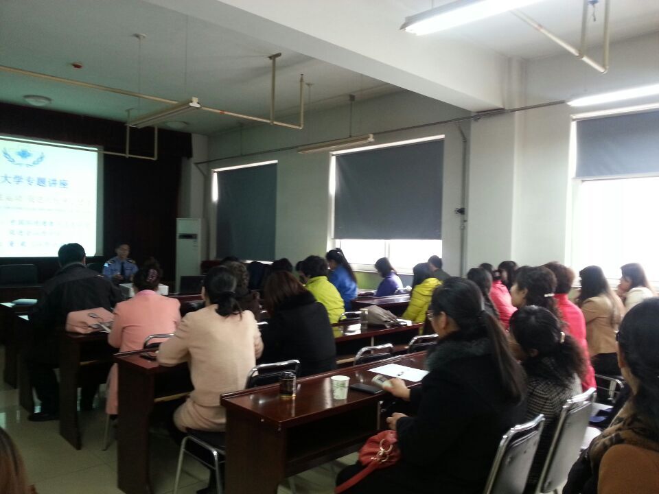 材料学院与力学学院工会联合举办“关爱健康，珍爱生命”健康主题讲座