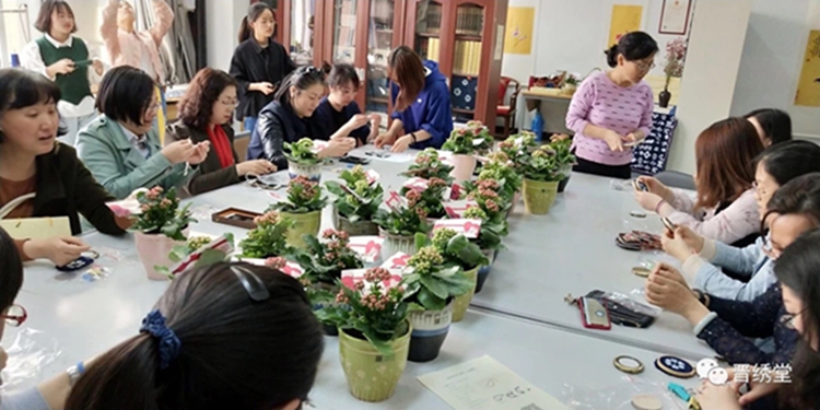 轻纺学院举办“传承晋绣文化弘扬轻纺精神”活动 轻纺学院举办“传承晋绣文化弘扬轻纺精神”活动