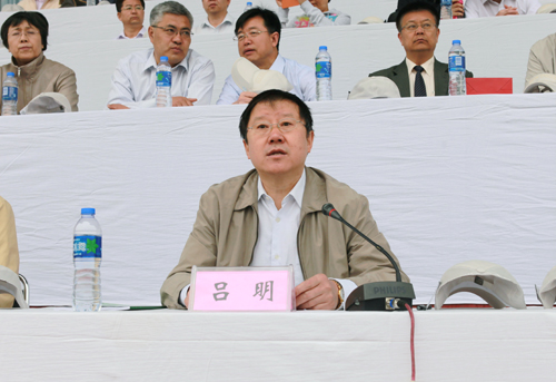 我校隆重举行2013年田径运动会 我校隆重举行2013年田径运动会