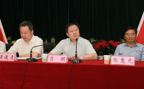 我校举行庆祝教师节暨“三育人”表彰大会 我校举行庆祝教师节暨“三育人”表彰大会