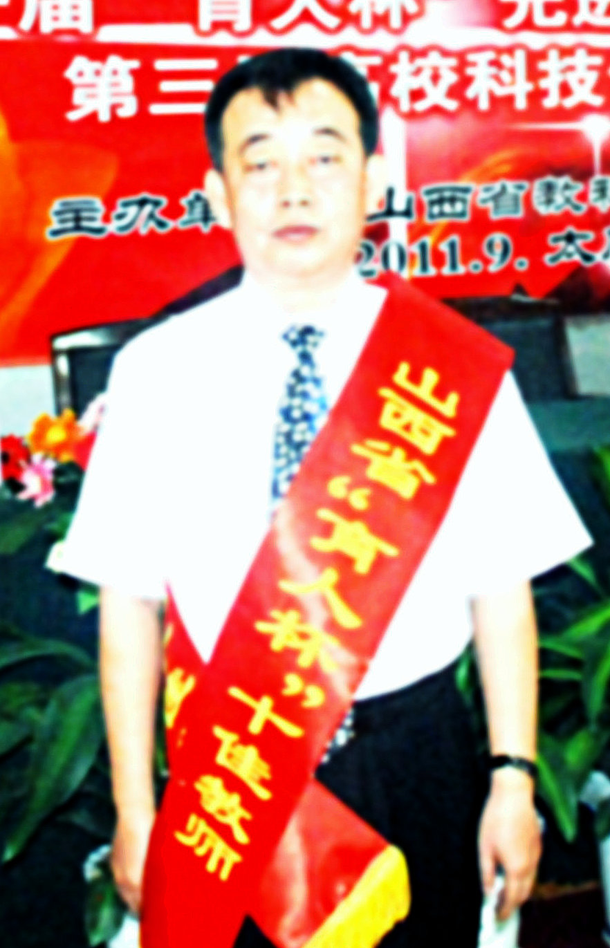 校十佳师德标兵---杨强 校十佳师德标兵---杨强