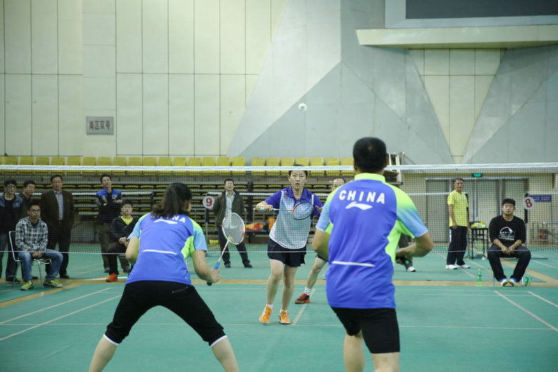 ylg060net永利娱高2014年教职工羽毛球比赛圆满落幕