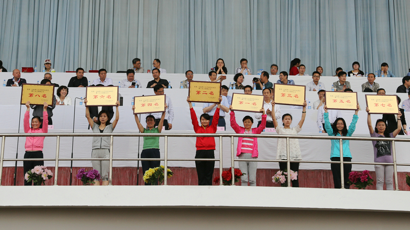 我校2014年田径运动会顺利举行 我校2014年田径运动会顺利举行
