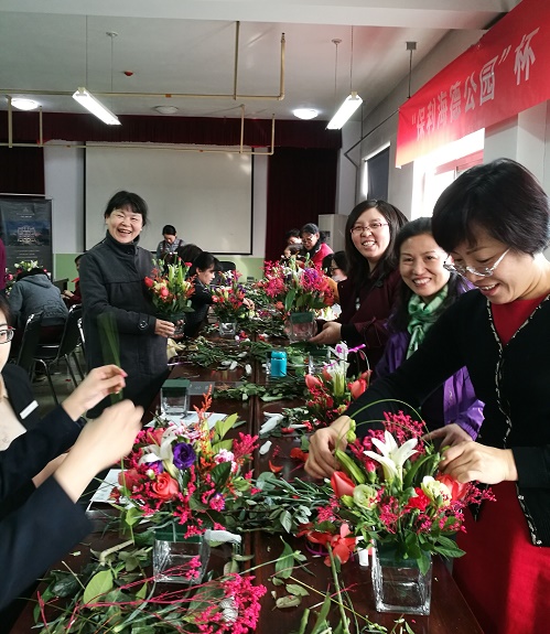 材料学院工会携手保利海德公园项目共同举办 “春光无限，美好有约”花艺活动