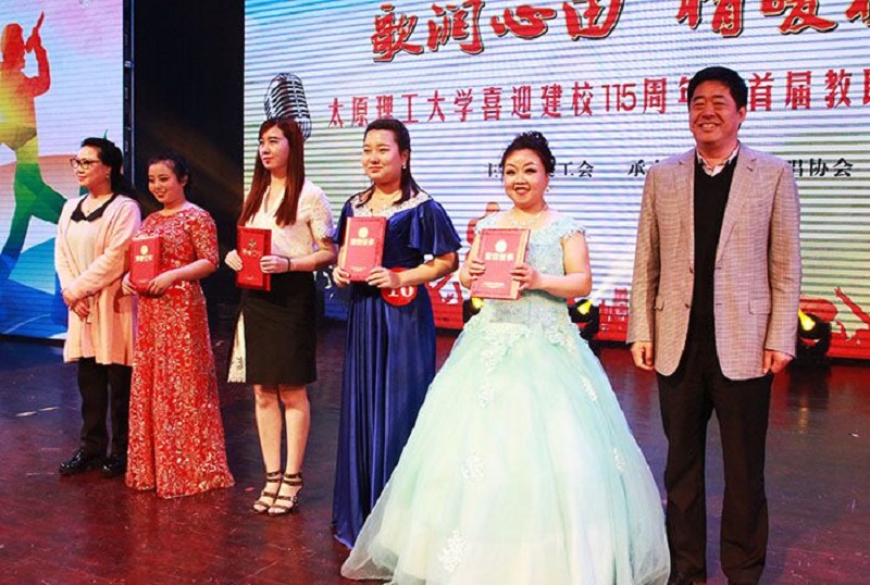我校举办迎校庆首届教职工歌手大赛 我校举办迎校庆首届教职工歌手大赛