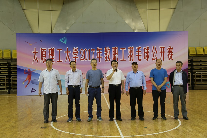 2017年ylg060net永利娱高教职工羽毛球公开赛鸣金收兵 2017年ylg060net永利娱高教职工羽毛球公开赛鸣金收兵